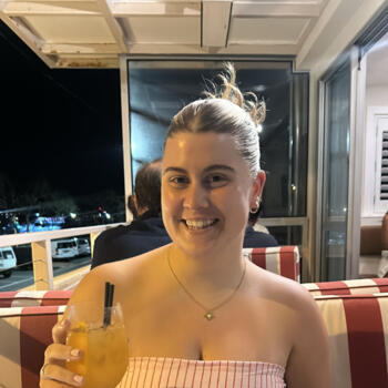 Babysitter Gold Coast: Claudia