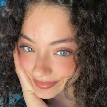 Babysitter in Paris: Lina