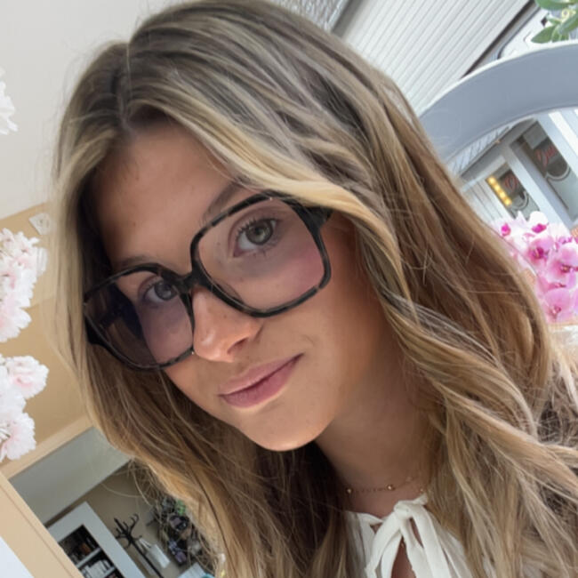 Babysitter in Mont-Saint-Aignan: Axelle