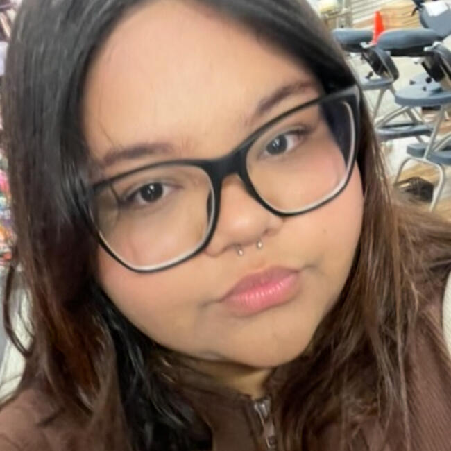 Babysitter in Anaheim: Mia