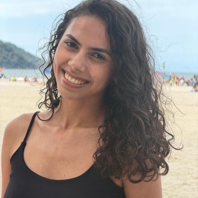 Babysitting job in Camboriú: Thaynara