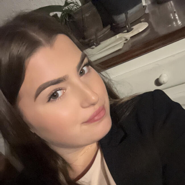 Babysitter in Frontignan: Lola