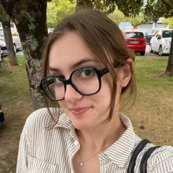Babysitter in Brives-sur-Charente: Alicia