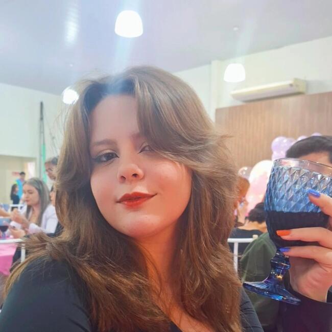 Babysitter in Cambé: Ana Laura Garcia