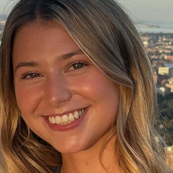 Babysitter Chicago: Chloe