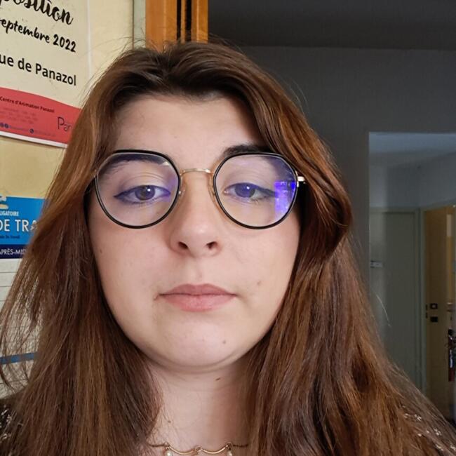 Babysitter in Limoges: Flora