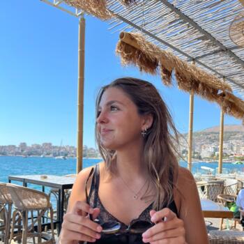 Babysitter in Elsene: Nina