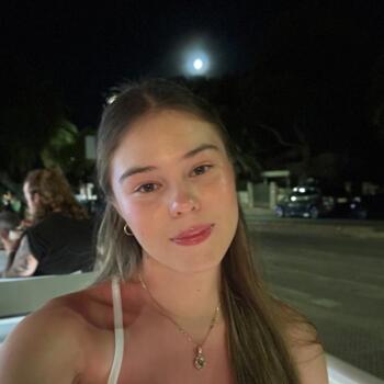 Babysitter in Schaarbeek: Camila