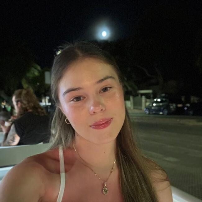 Babysitter in Schaarbeek: Camila