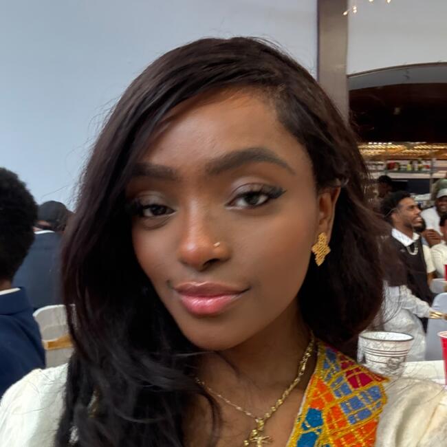 Baby-sitter in Saint-Jean de Terre-Neuve: Mekdi