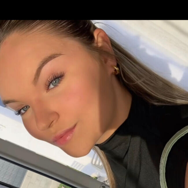 Babysitter in Baguer-Pican: Ylona