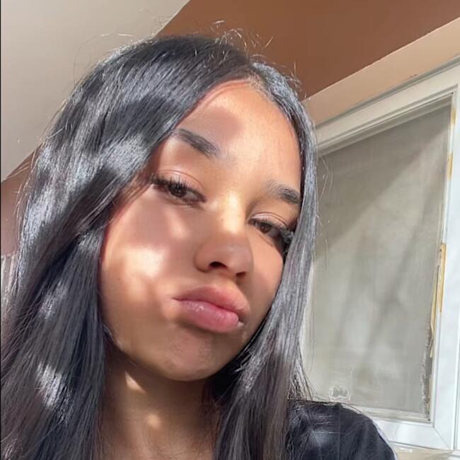 Babysitter in Aigáleo: Amina