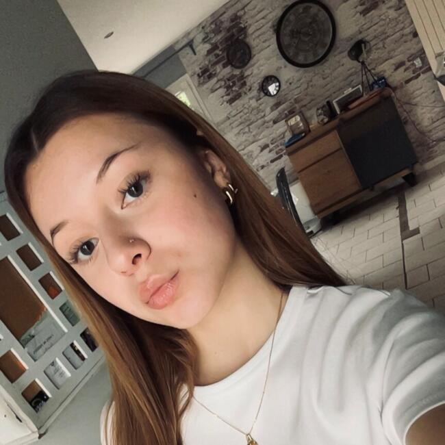 Babysitter in Moroges: Laurine