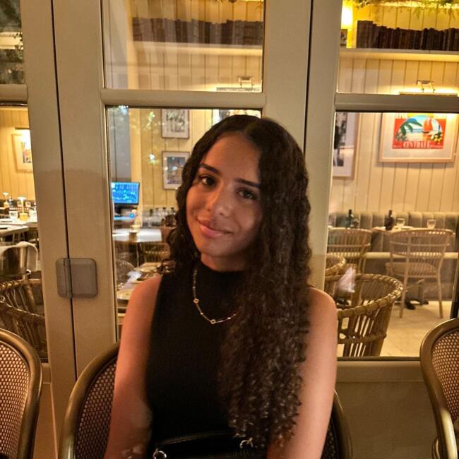 Babysitter in Puteaux: Lilya