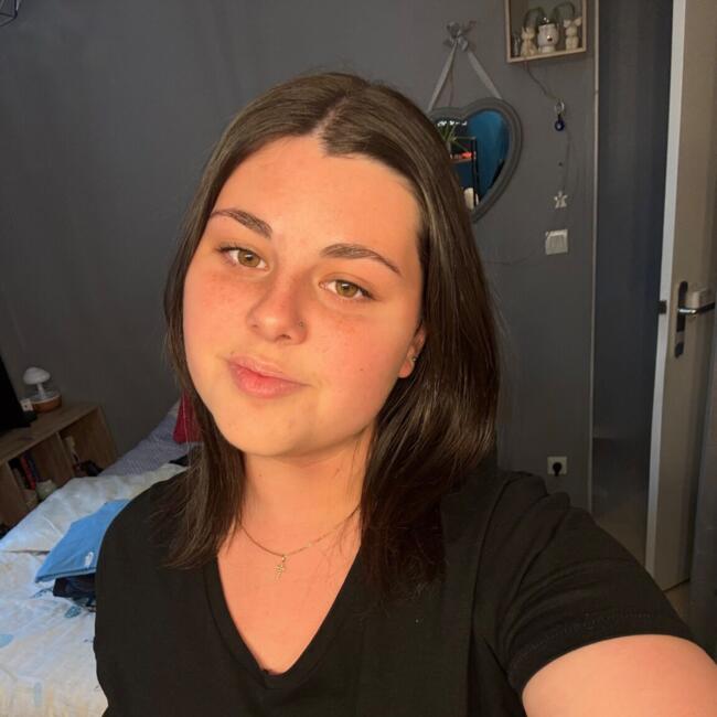 Babysitter in Is-sur-Tille: Melina