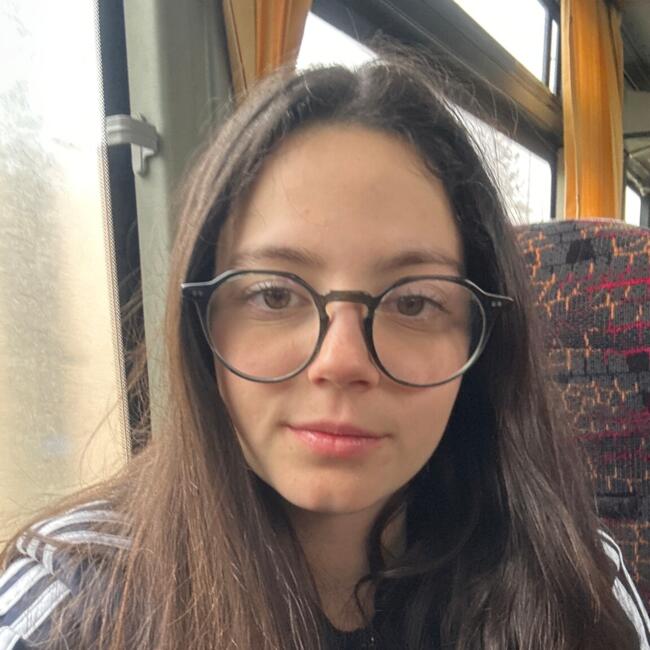 Babysitter in Montaigut-sur-Save: Amandine