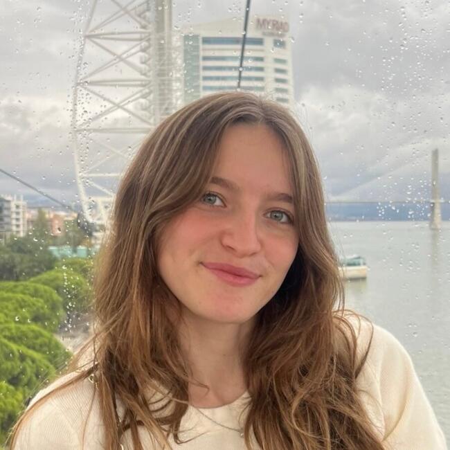 Babysitter in Paris: Anais