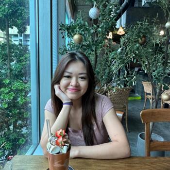 Babysitter in Singapore Island: Emma