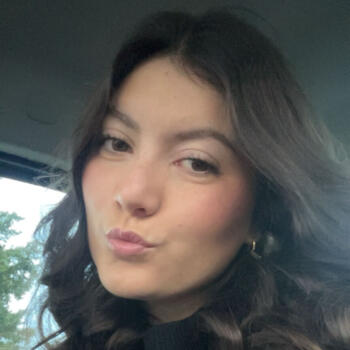 Babysitter in Laval: Ella