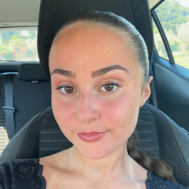 Babysitter in Villeneuve-Loubet: Selena