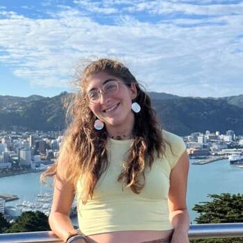 Babysitter in Dunedin: Júlia