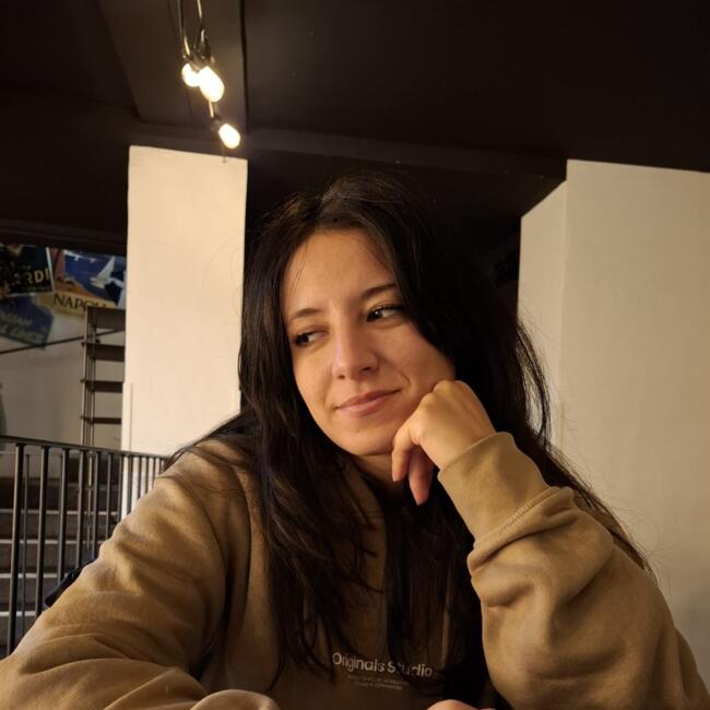 Babysitter in Mont-Saint-Aignan: Hana