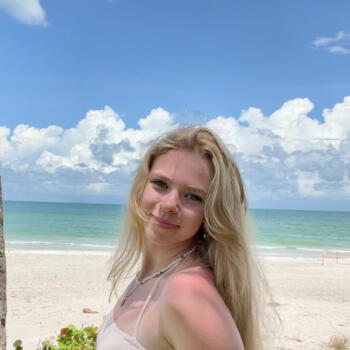 Babysitter in Anchorage: Mackenna