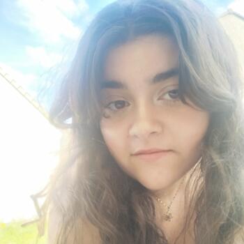 Babysitter in Saint-Chéron: Emma