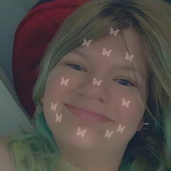 Babysitter in Hamilton: Alexis
