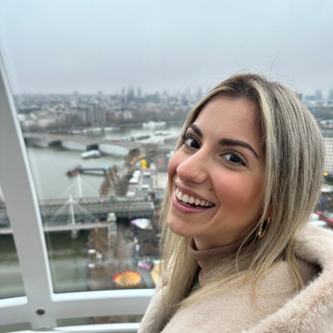 Δουλειά για babysitter στην περιοχή Γλυφάδα: Δαναη