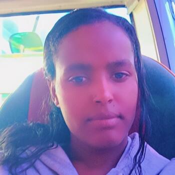 جليسة أطفال دبي: Aberu