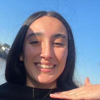 Babysitter in Saint-Sébastien-sur-Loire: Lina