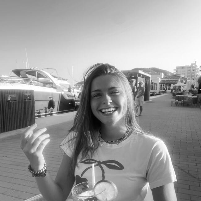 Babysitter in Caen: Luna