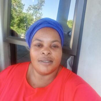 Nanny in Hluhluwe: Bonakele