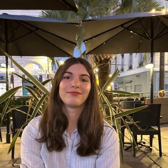 Baby-sitter à Pau: Lola