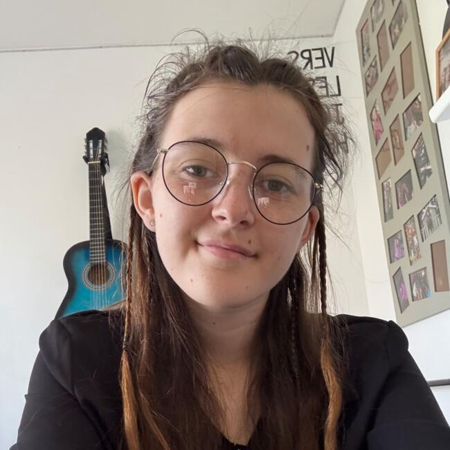 Babysitter in Le Donjon: Anais