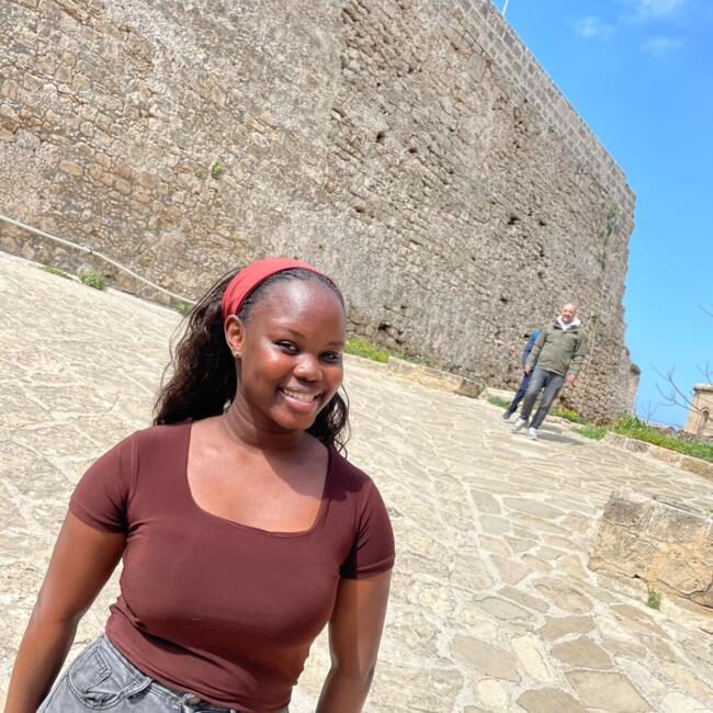 Babysitter in Kargıpınar: Emily