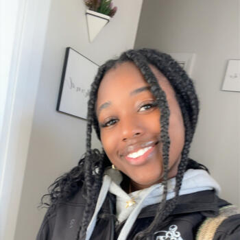 Babysitter in Charlotte: Jnae