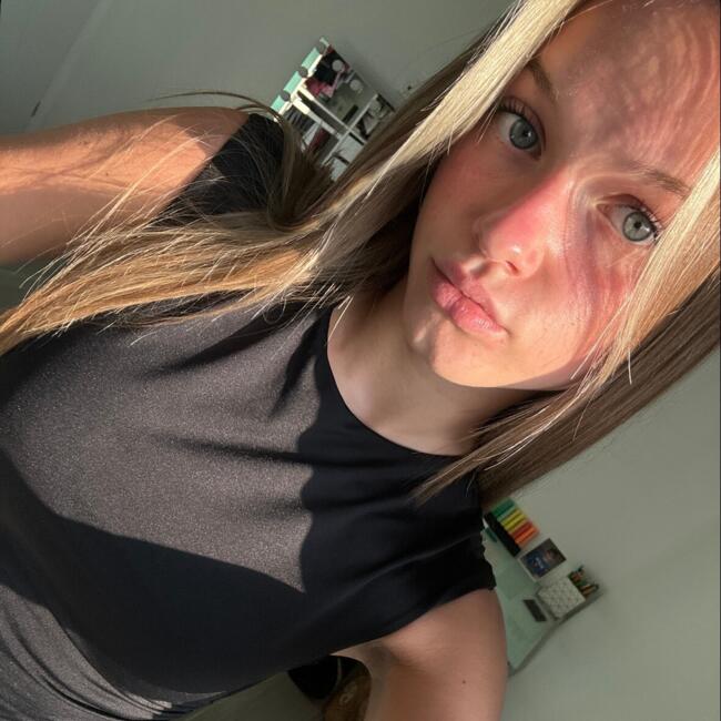 Babysitter in Saint-Paul-Trois-Châteaux: Manon