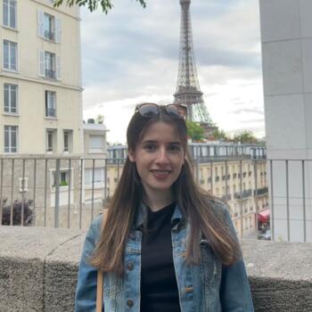 Babysitter in Paris: Maya