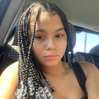 Babysitter in Phoenix Mobile Home Park: Bailee