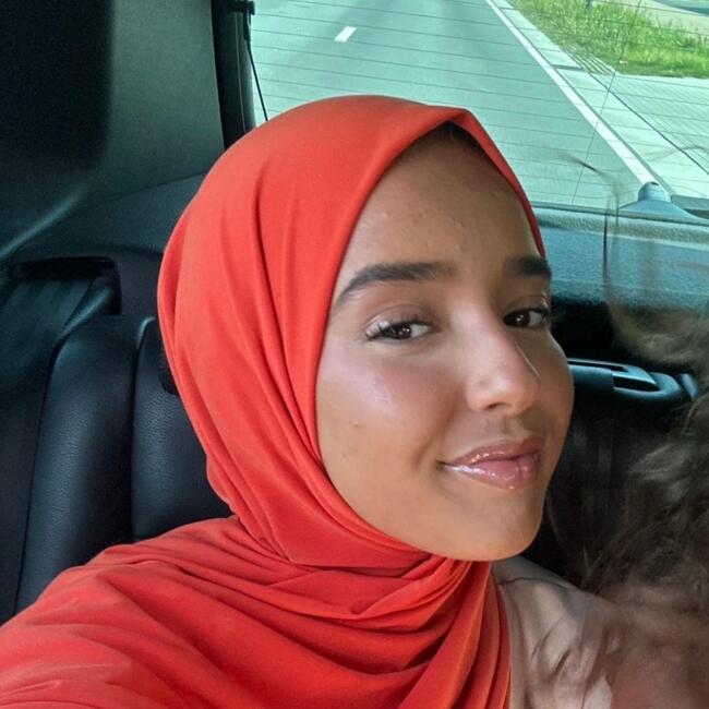 Babysitter in Boom: Khaoula