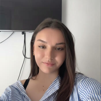 Babysitter in Le Luc: Lola