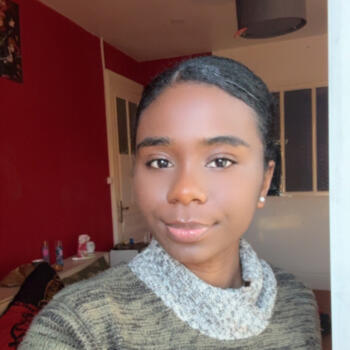 Babysitter in Saint-Étienne: Roxanah