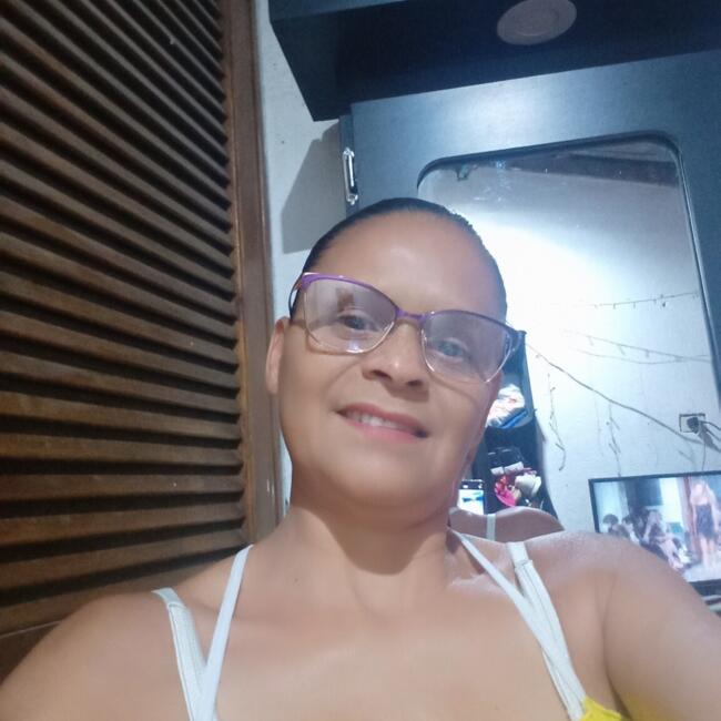 Lastenhoitaja Medellín: Omaira