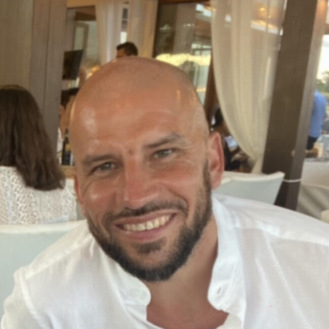 Δουλειά για babysitter στην περιοχή Vernier: Luis