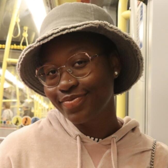 Babysitter in Sangano: Elisabeth