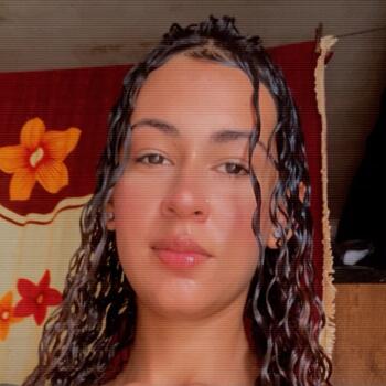 Babysitter in Barra dos Coqueiros: Emily