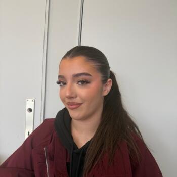 Babysitter in Court-Saint-Étienne: Aya