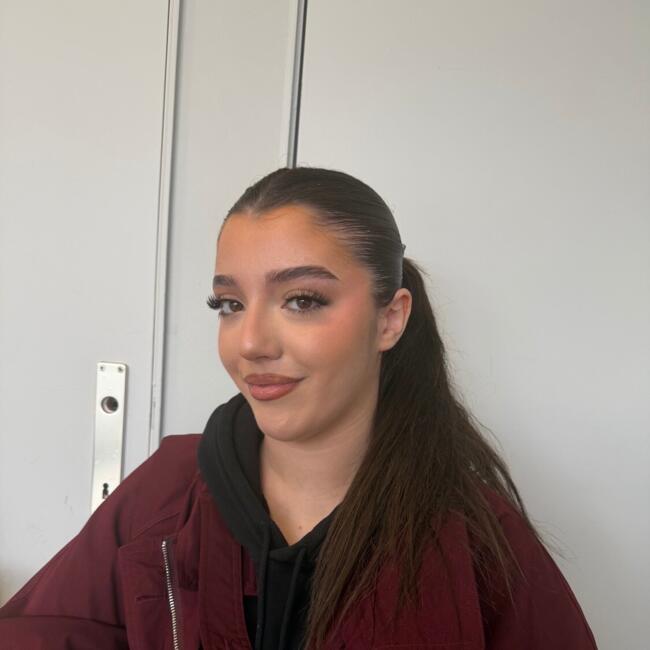 Babysitter in Court-Saint-Étienne: Aya